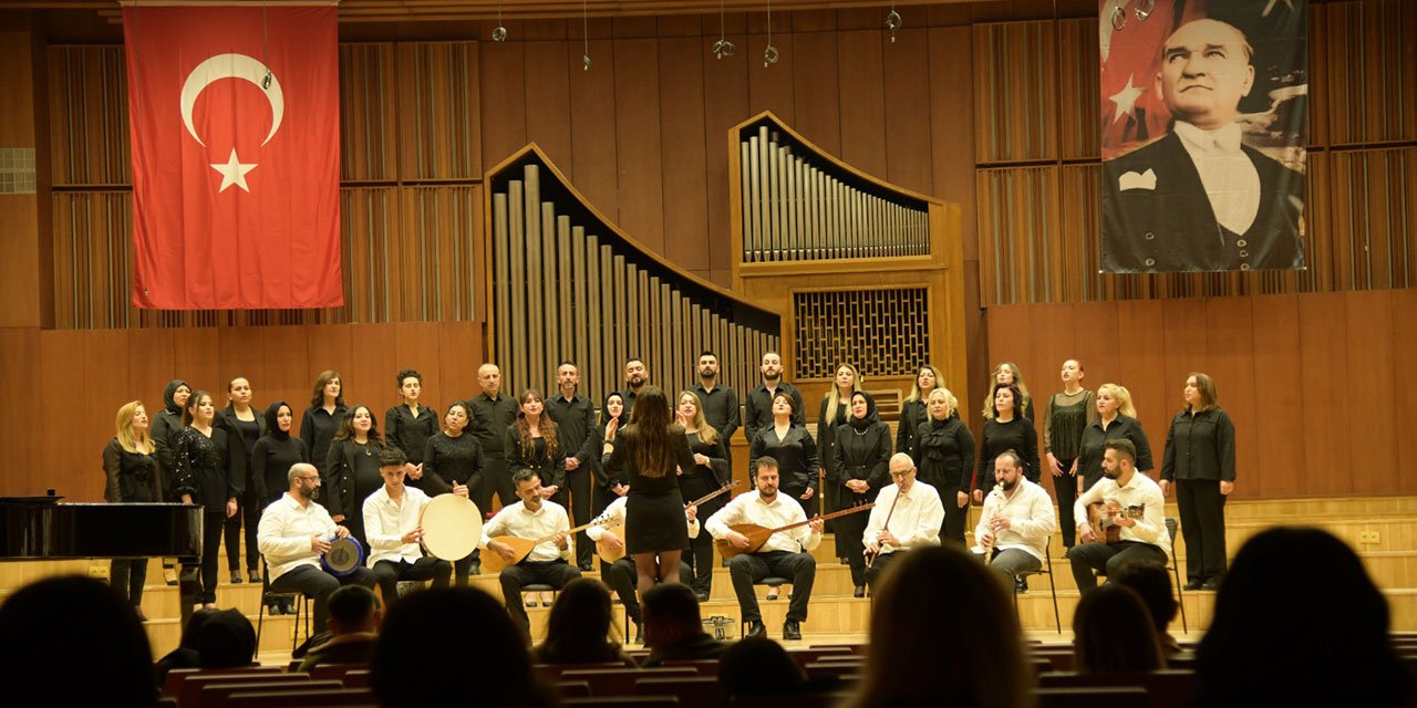 Türk Müziği Korosu CSO'da konser verdi