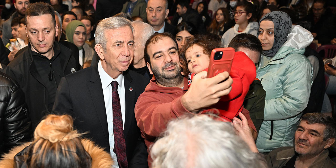 Ankara Büyükşehir Belediye Başkanı Mansur Yavaş BAKAP Mucizeler Sirki'nde çocuklarla bir araya geldi