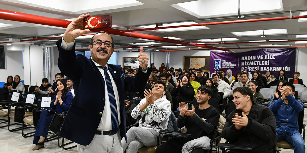 Ankara Büyükşehir Belediyesi YKS öğrencileri için 'Sınav Kazandıran Stratejiler Konferansı'nı düzenledi