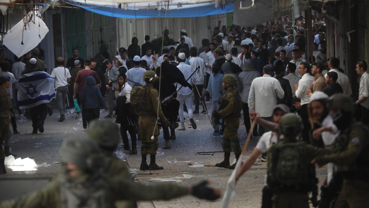 Yasadışı yerleşimciler Gazze'ye giden tıra saldırdı