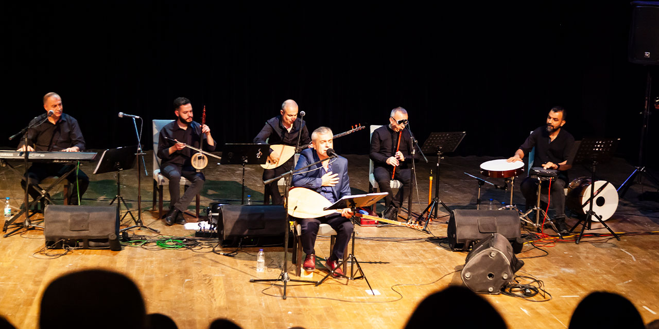 Kırşehir'in başarılı sanatçısı Ahmet Tekkuş'tan Ankara'da unutulmaz performans!