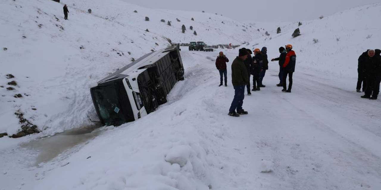 Sivas'ta yolcu otobüsü kaza yaptı