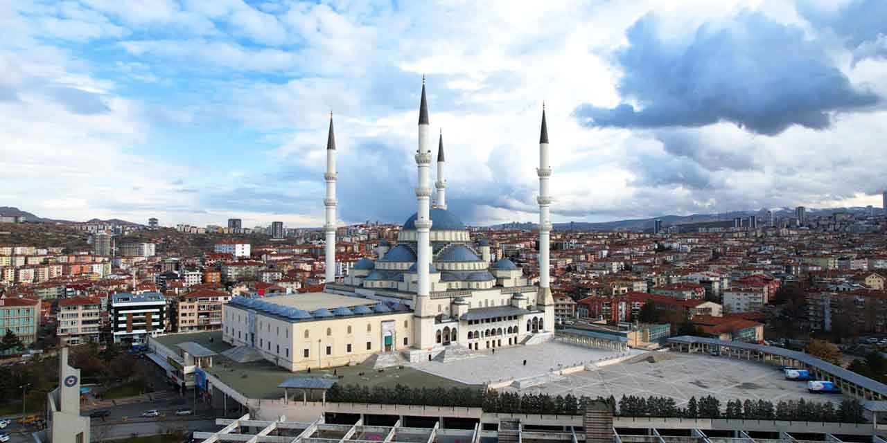 Kocatepe Camii gökyüzüyle buluştu, ortaya bu görüntüler çıktı