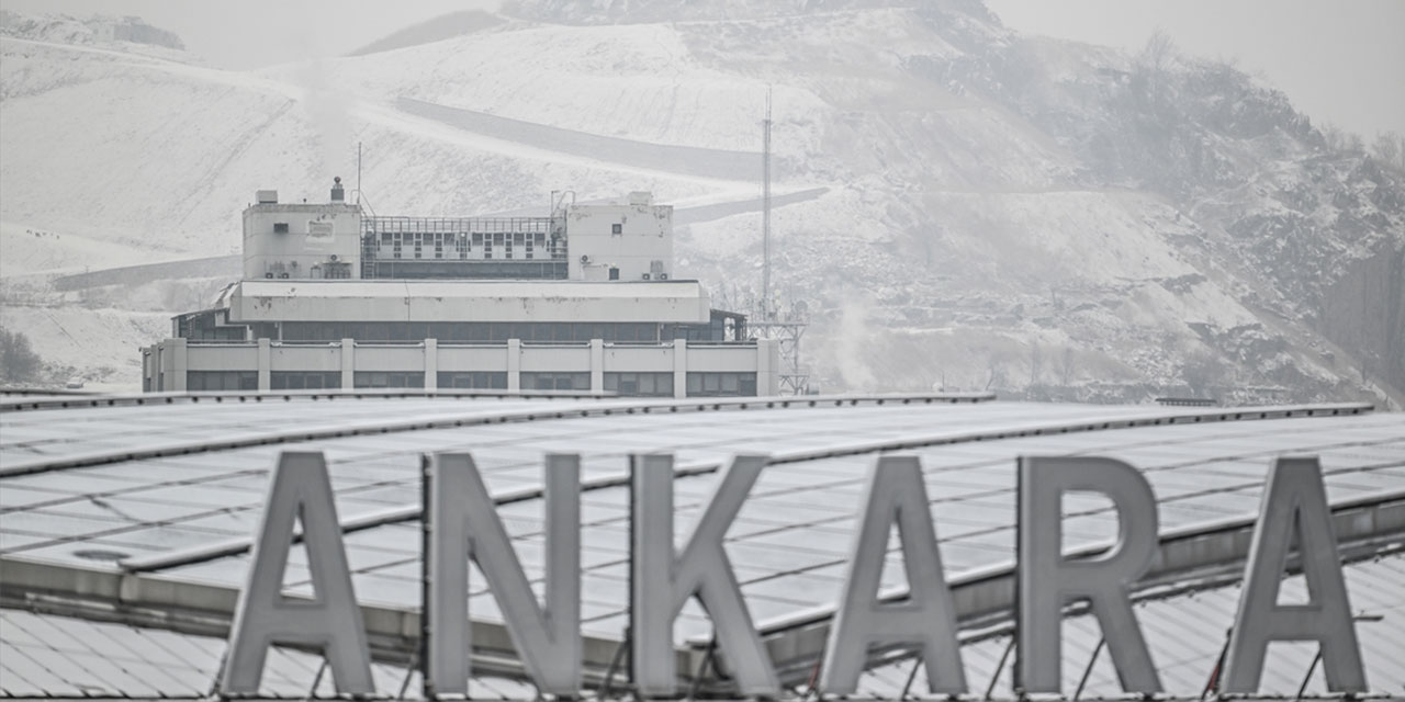 Ankara'da kar yağışı! Başkentliler beklenen beyaz örtüye kavuştu