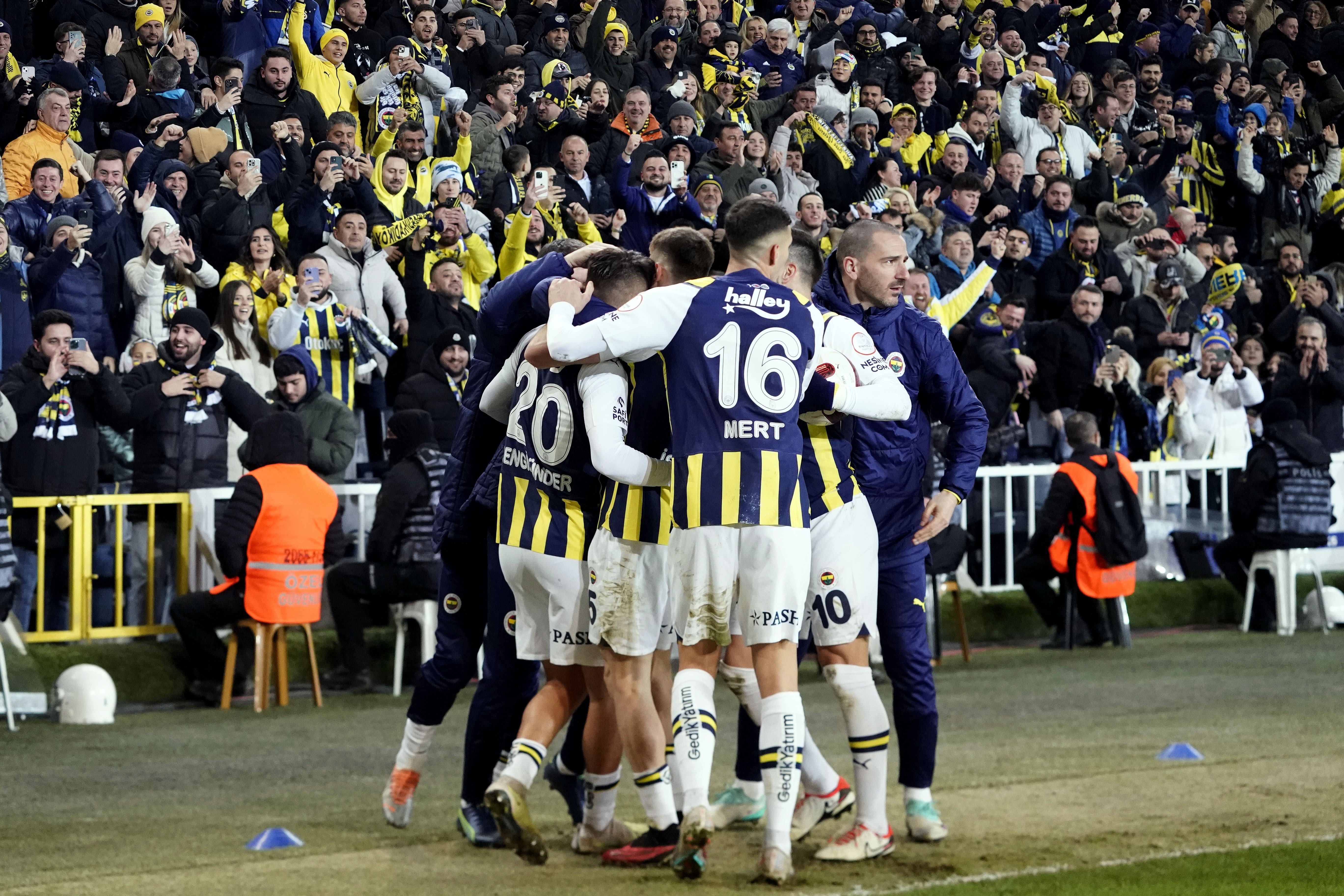 Fenerbahçe, 100 gol barajını aştı