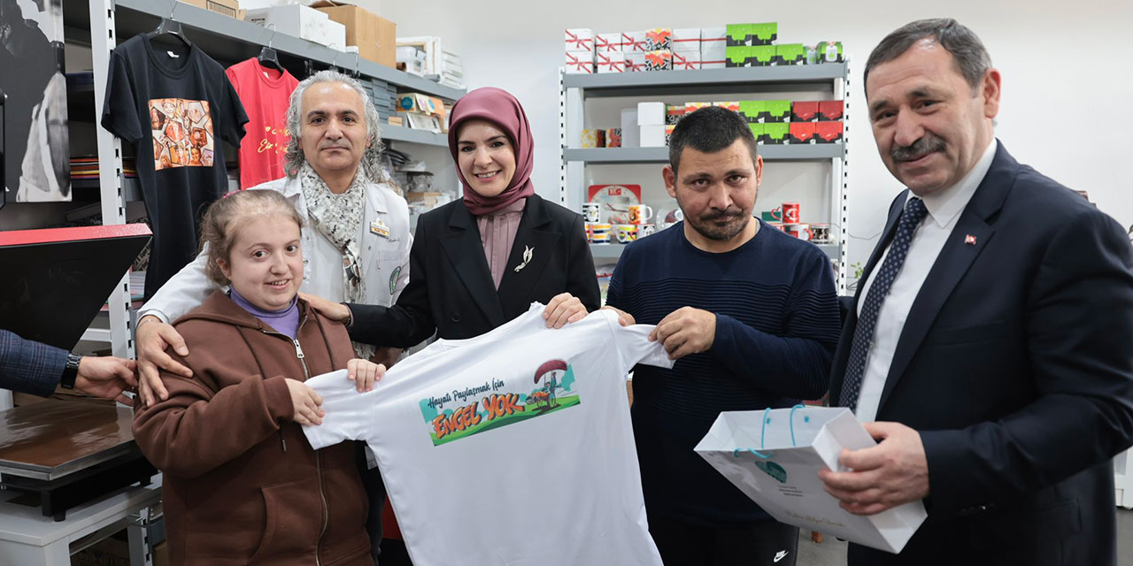 Aile ve Sosyal Hizmetler Bakanı Mahinur Özdemir Göktaş Etimesgut Belediyesi Engelsiz Yaşam Merkezi'ni ziyaret etti.