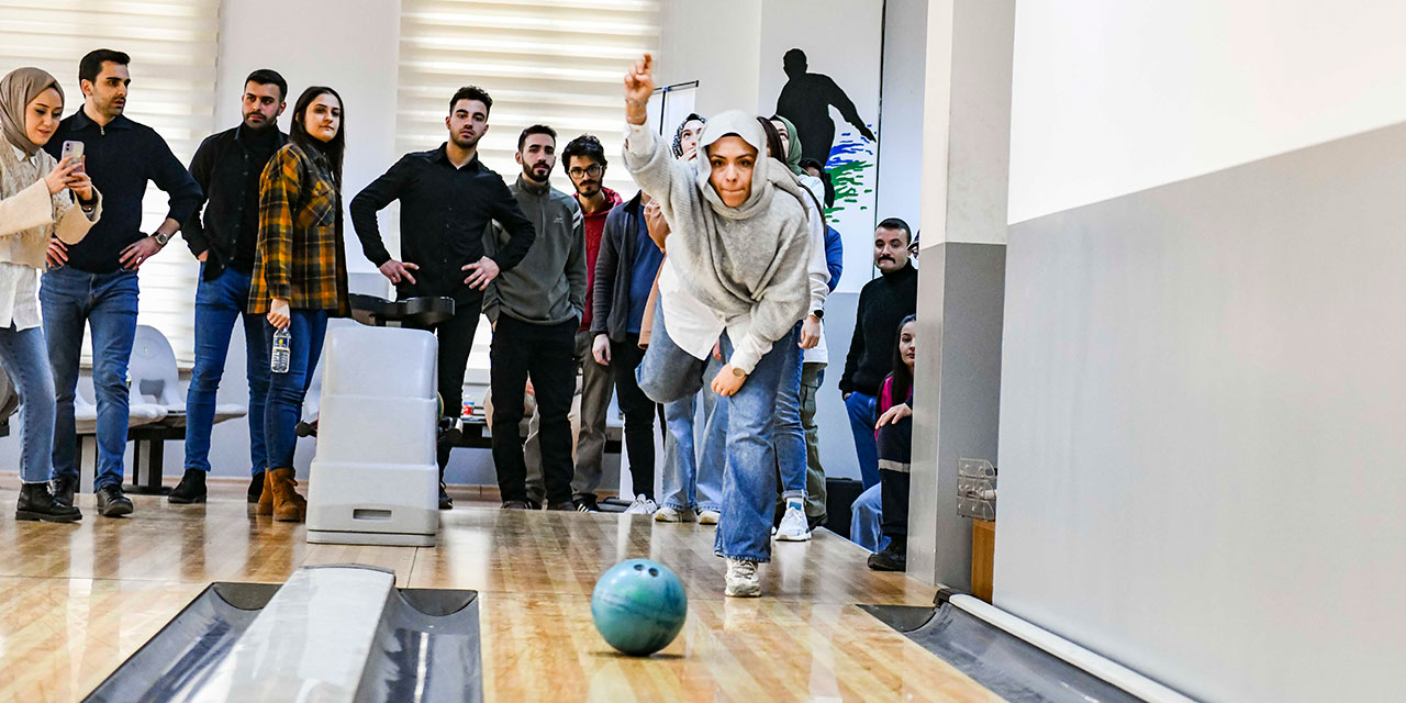 Ankara Büyükşehir Belediyesi gençler arasında bowling turnuvası düzenledi