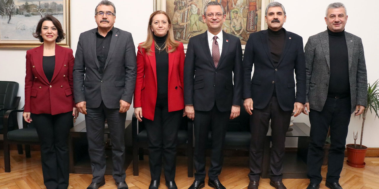 Özgür Özel DİSK Genel Başkanı Arzu Çerkezoğlu ile görüştü