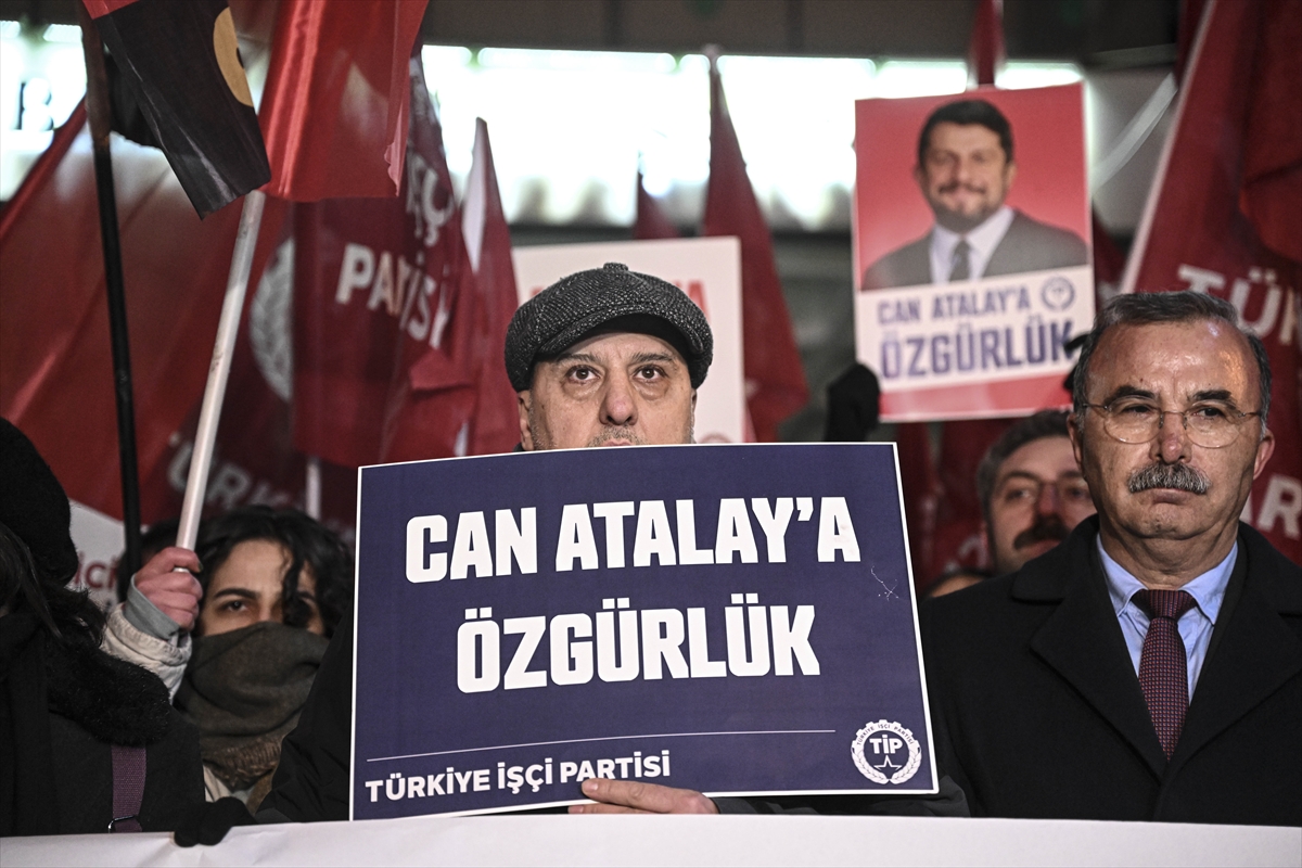Can Atalay'ın milletvekilliğinin düşürülmesi protesto edildi