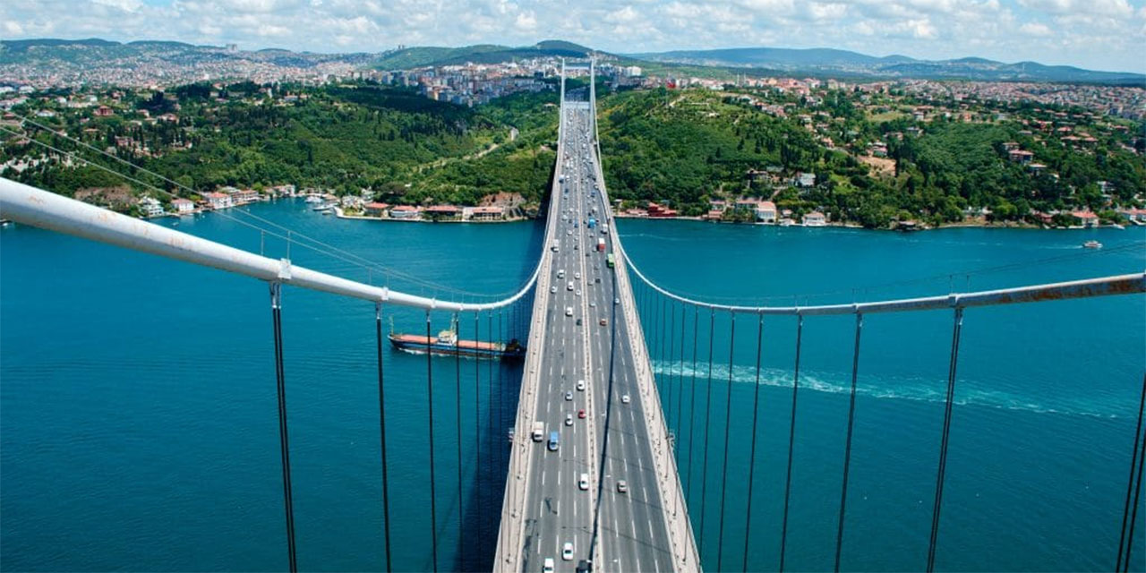 İstanbul Boğazı'nda kaza: İki gemi çarpıştı!