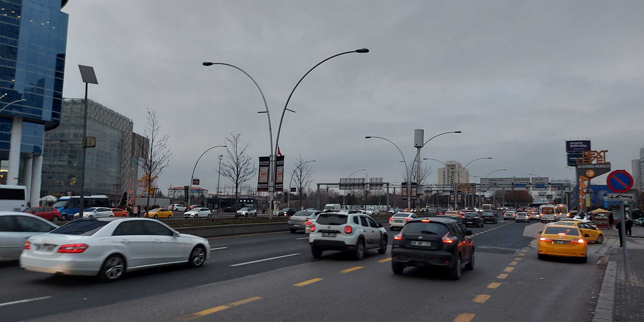 Ankara'da okullar açıldı ilk günden trafik başladı