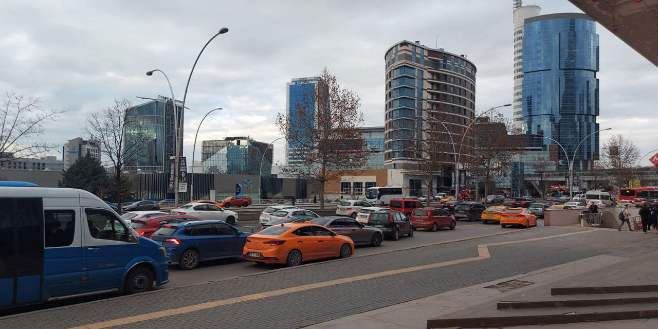 Ankara haftaya yoğun trafikle başladı!