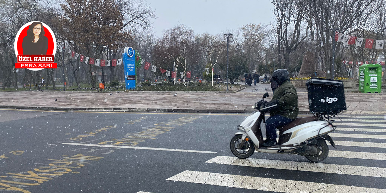 Ankara'da bazı motokuryeler, kaldırımları kullanarak yayaların hayatını riske atıyor