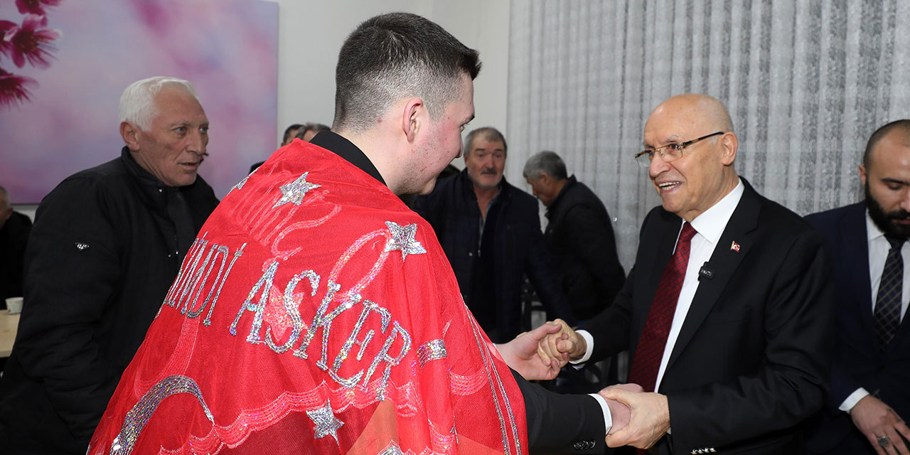 Yenimahalle Belediye Başkanı Fethi Yaşar asker uğurlama törenine katıldı