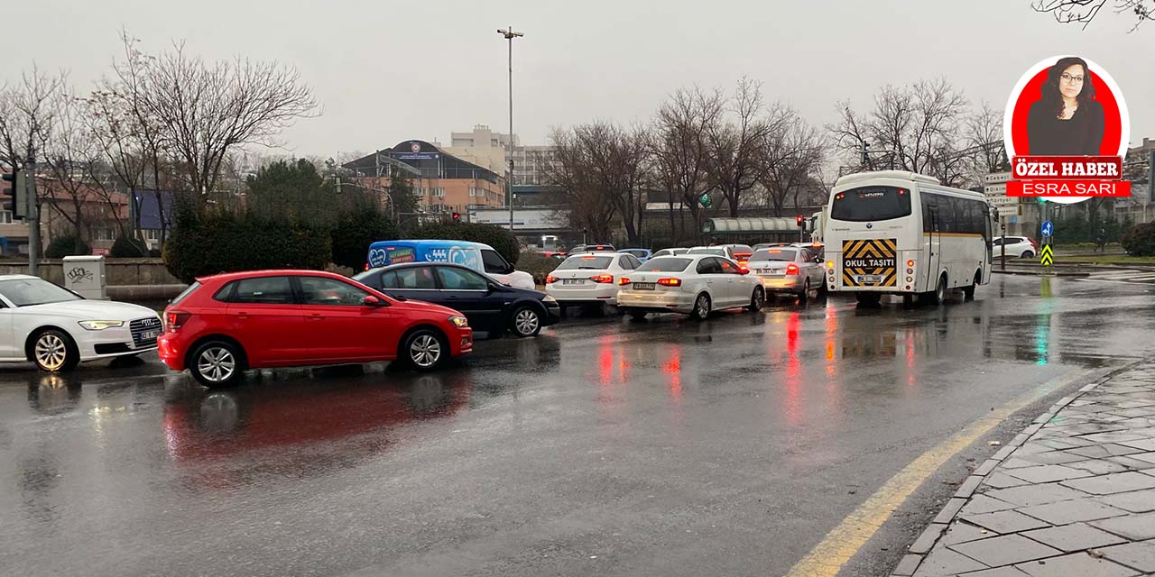 Ankara’da sağanak yağış trafiği felç etti