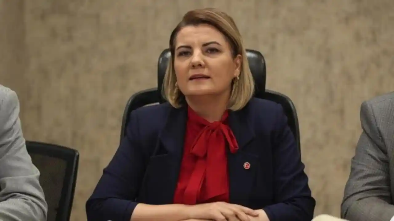 İkna edilen Fatma Kaplan Hürriyet, yeniden CHP adayı oldu