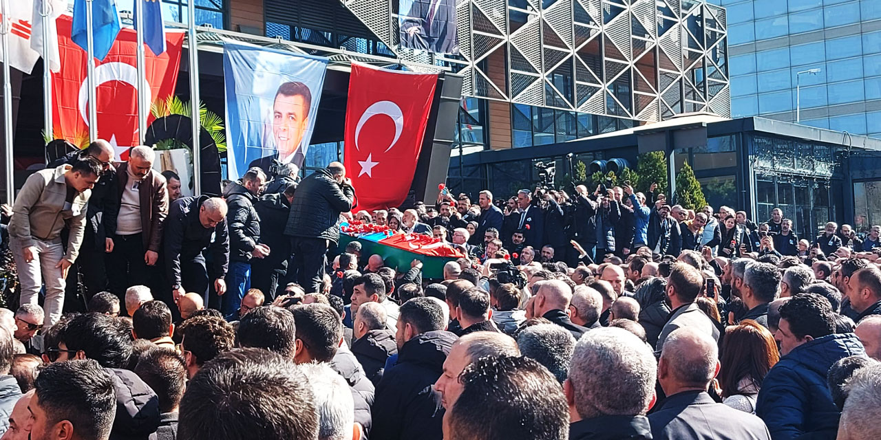 TÜRK-İŞ Genel Başkan Yardımcısı ve Türk Metal Sendikası Onursal Genel Başkanı Pevrul Kavlak, son yolculuğuna uğurlanıyor