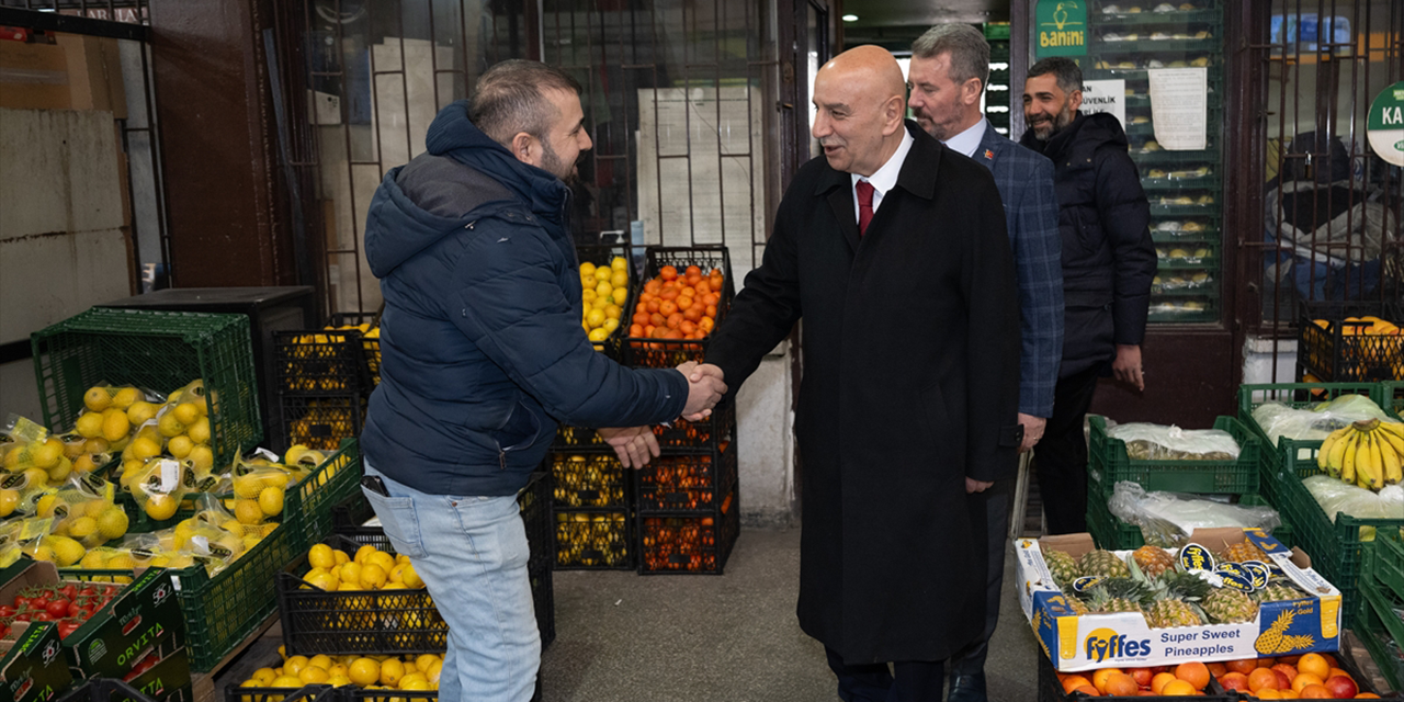 ABB Başkan adayı Turgut Altınok, Ankara Toptancı Hali'ni ziyaret etti