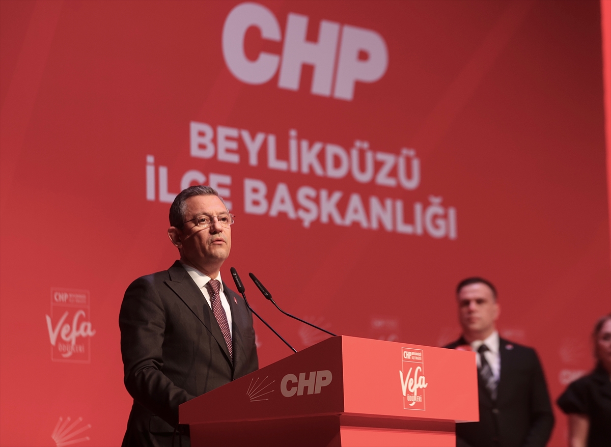 CHP Genel Başkanı Özel, ''Vefa Ödülleri'' programına katıldı