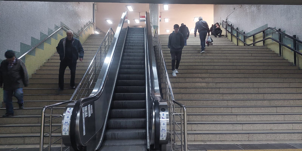 Ulus metro, stadyum çıkışında yürüyen merdiven arızası devam ediyor