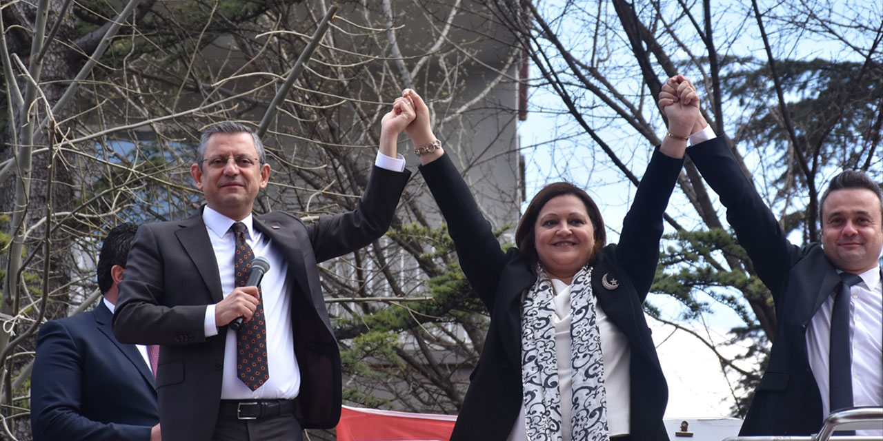 Özgür Özel dil sürçmesi dedi, Burcu Köksal yalanladı: CHP Afyon'da 'DEM Parti' krizi