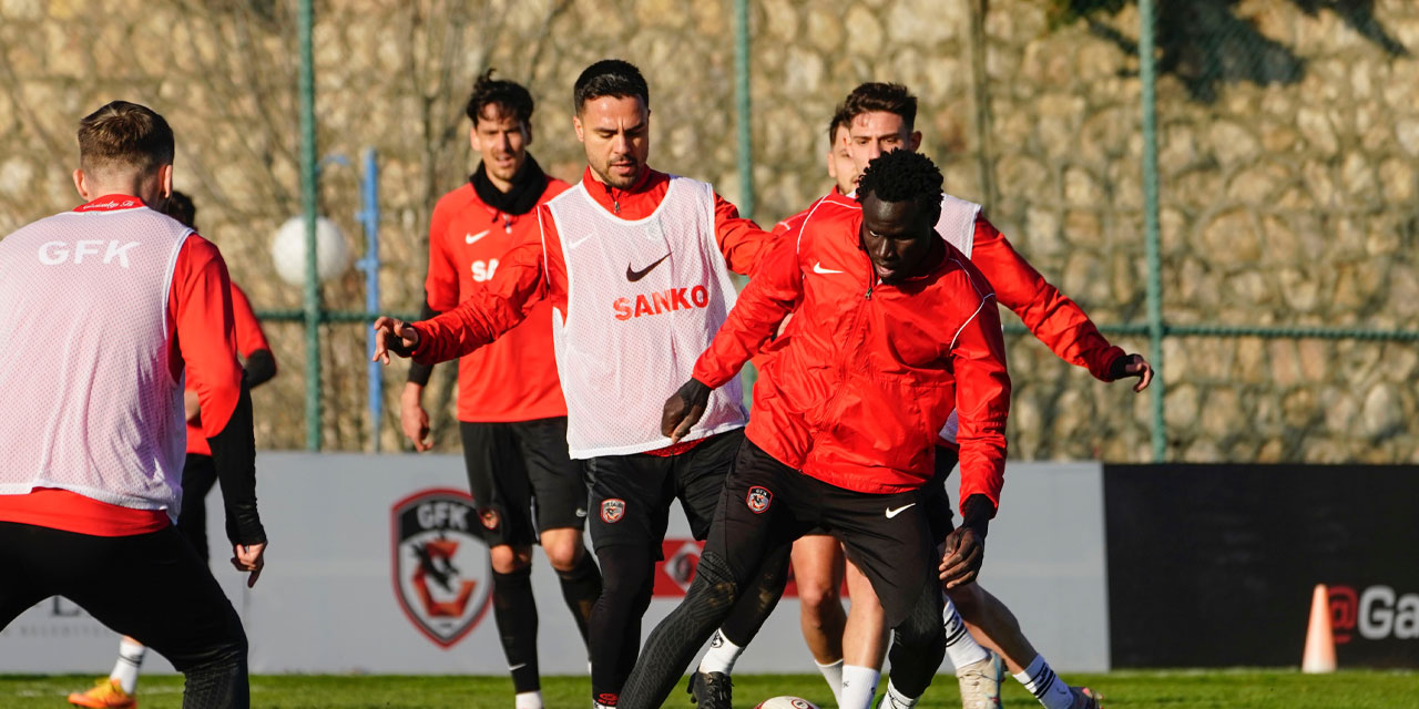 Gaziantep FK, Sumudica sonrası genç teknik adamla anlaştı: Selçuk İnan Süper Lig'e döndü