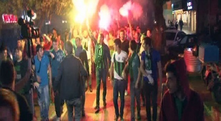 Kocaelispor taraftarı şampiyonluğu kutladı haberi