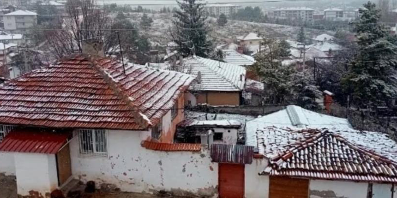 Çankırı'da etkili olan  kar yağışı hayatı olumsuz etkiledi