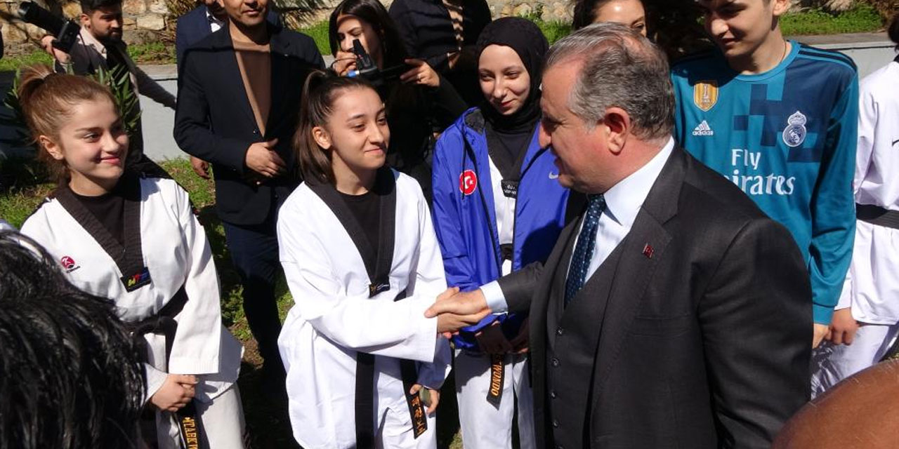 Gençlik ve Spor Bakanı Bak, Kahramanmaraş'taki projeleri açıkladı