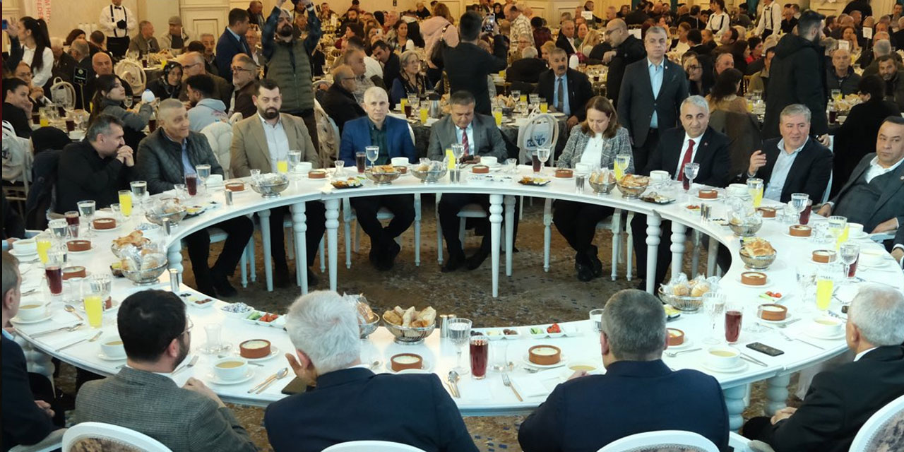 ABB Başkanı Mansur Yavaş, CHP Keçiören Adayı Mesut Özarslan ile iftar programına katıldı