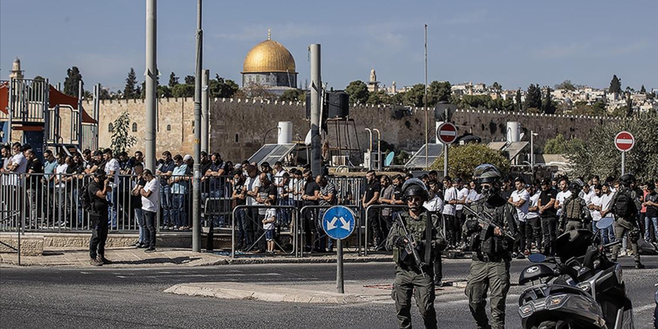 İsrail ordusu, Filistinlilerin Mescid-i Aksa'ya girişlerine izin vermedi