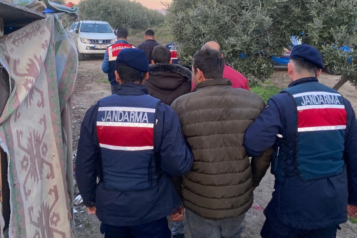 İzmir'de MİT destekli operasyon: 5 gözaltı