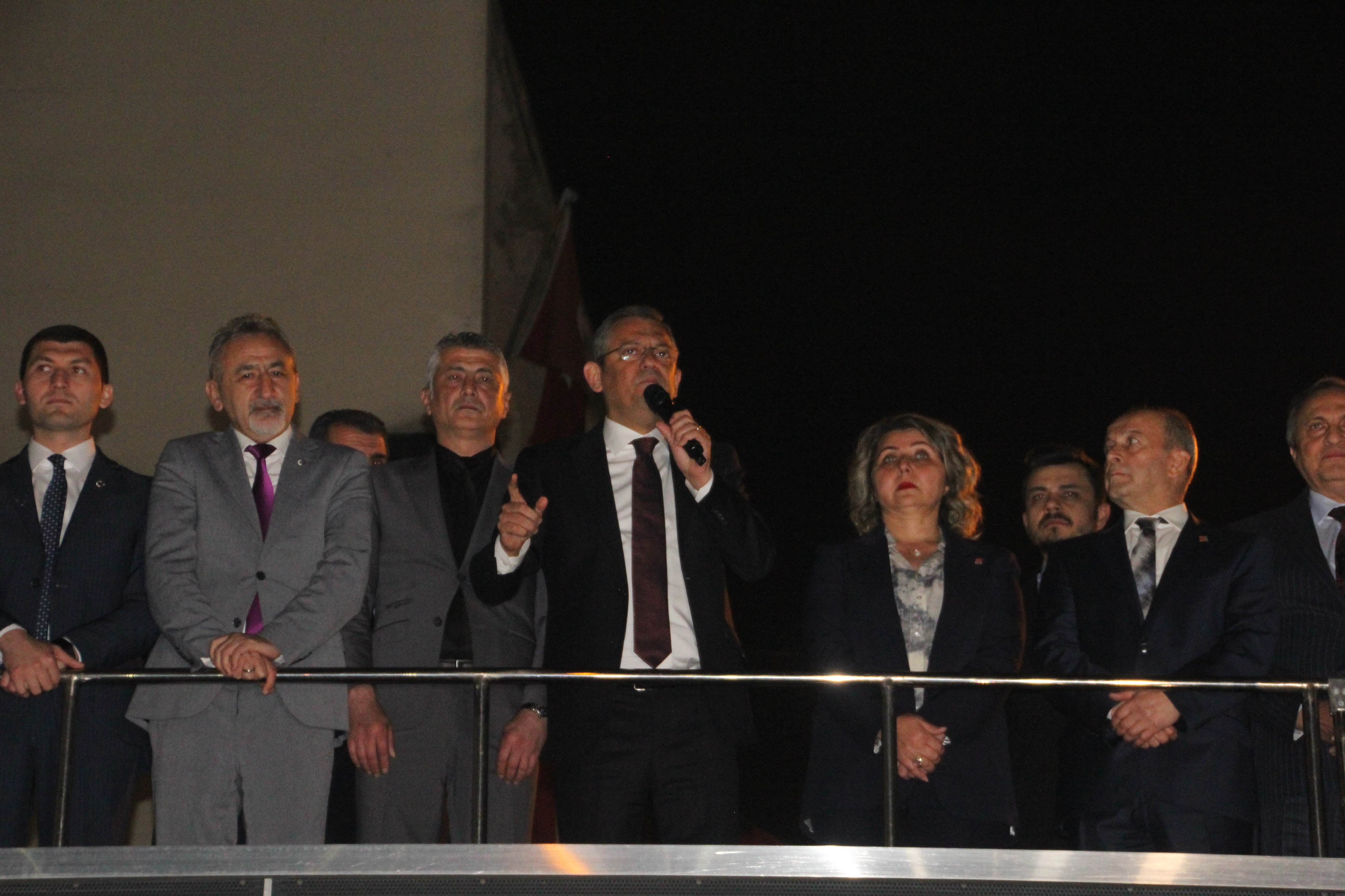Özgür Özel: "Başka partinin adayına oy vermek CHP'ye ihanettir"