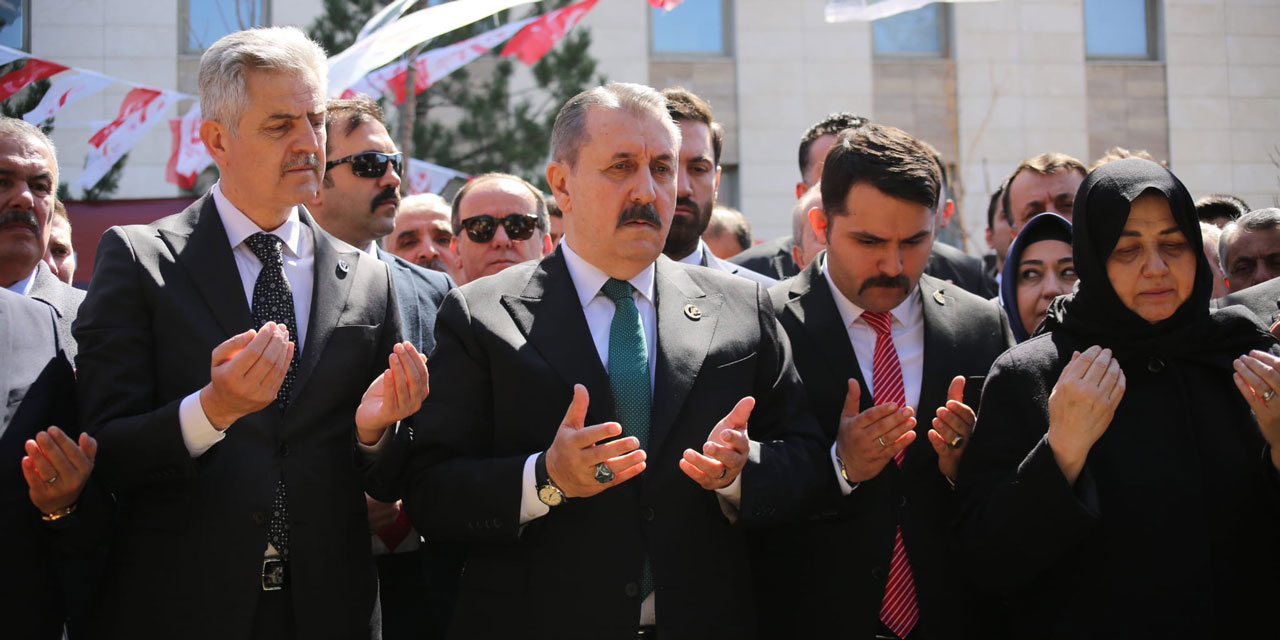 Mustafa Destici: ''Şehit Başkanımız milliyetçi, maneviyatçı ve demokrattı''