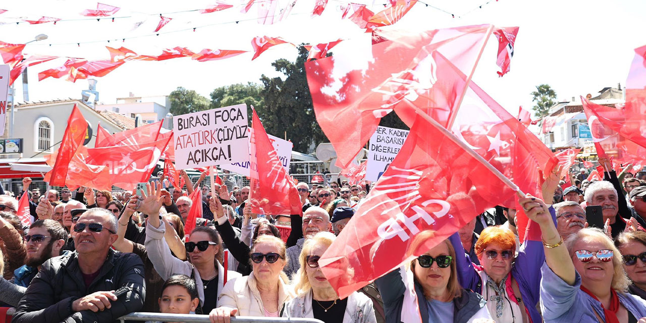 CHP Lideri Özgür Özel, Foça'daki mitingde slogan atan kişiyi eleştirdi: “Evladım o mesajı mı verdik şimdi?"