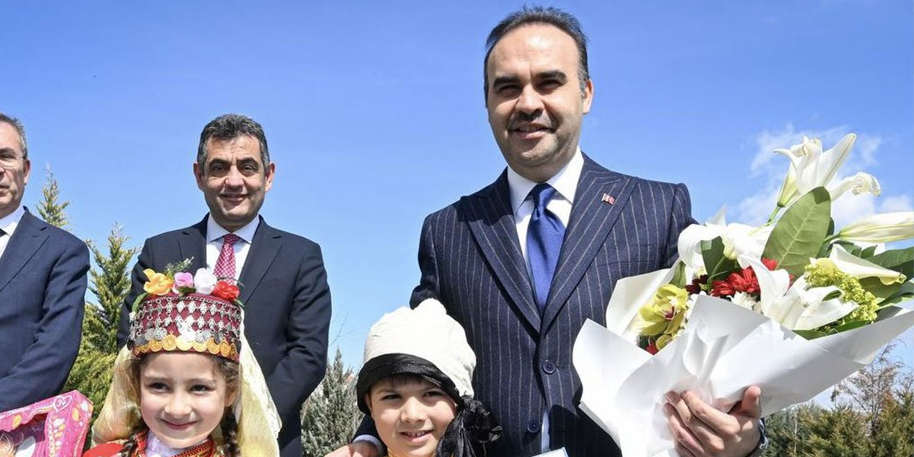 Bakan Kacır'dan Kırıkkale Belediye Başkanı Mehmet Saygılı'ya destek!