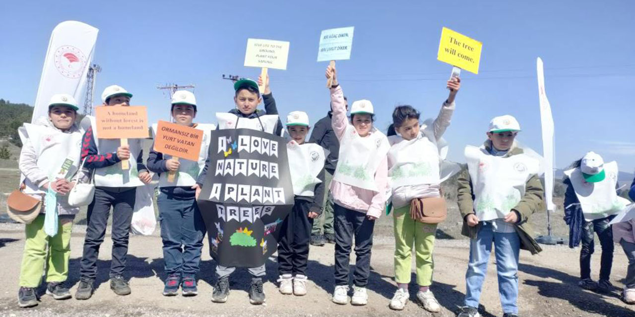 Kızılcahamamlı öğrenciler Orman Haftası'nda ağaç dikti