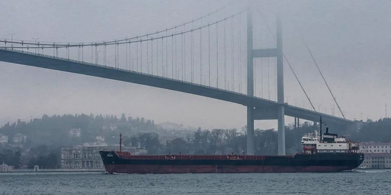 İstanbul Boğazı'nda kargo gemisinde yaşanan sorun çözüldü: Trafik normal seyrine döndü