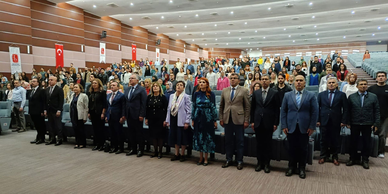 Hacettepe Üniversitesi Eğitim Fakültesi Dekanlığı dijital sergi uygulamalarını hayata geçirdi!