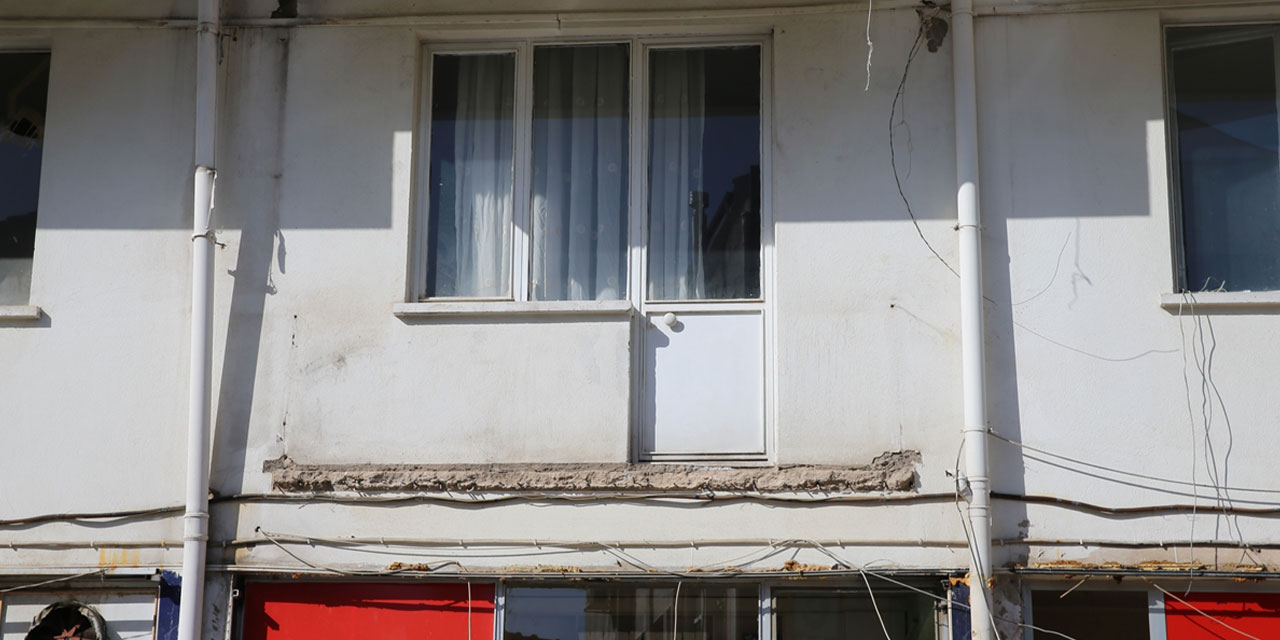 Denizli'de seçim kutlaması kötü bitti: Balkon çöktü 1 kişi öldü 18 kişi yaralandı