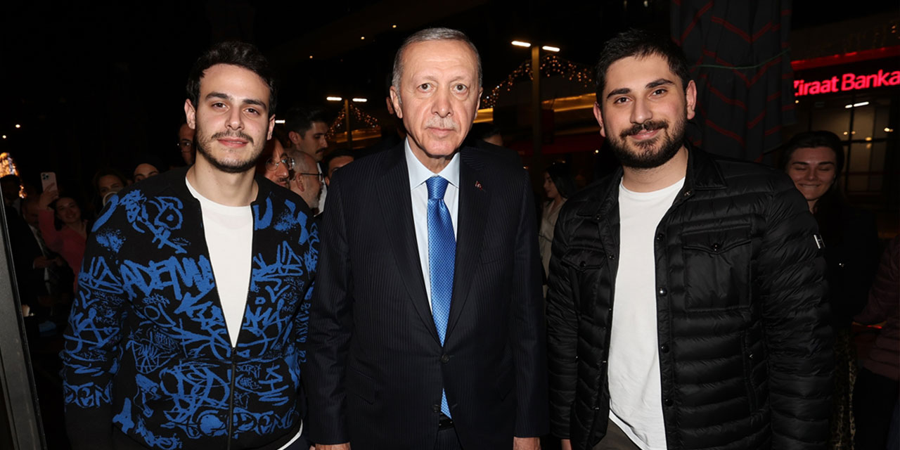Cumhurbaşkanı Erdoğan Ankara'da bir kafeyi ziyaret etti: Vatandaşlarla bir araya geldi