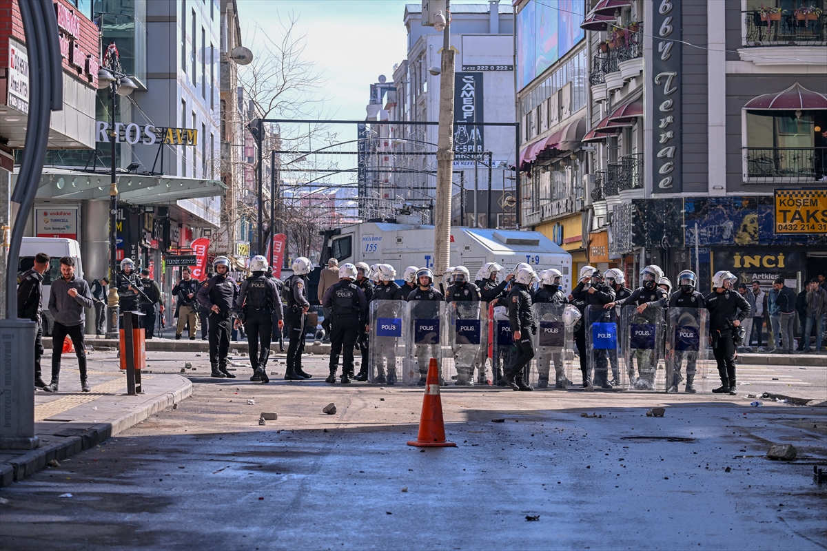 YSK kararına itiraz protestolarının ardından Van'da gösteri yasağı