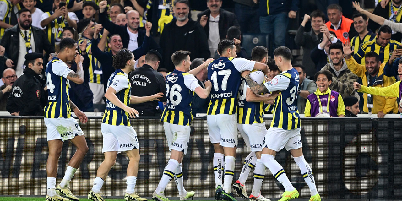 6 gollü maçta kazanan Fenerbahçe: Fenerbahçe, Adana Demirspor'a karşı zorlansa da kazandı