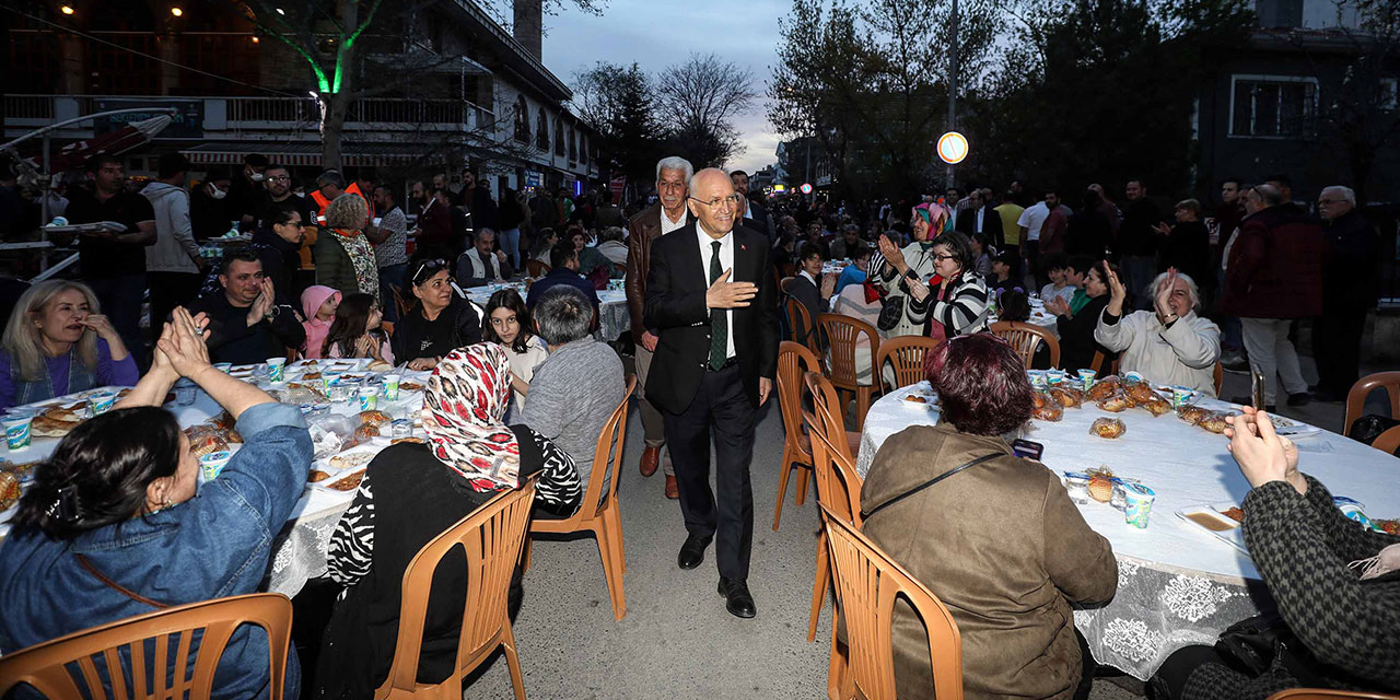 Yenimahalle'de iftar programına katılım yoğun!