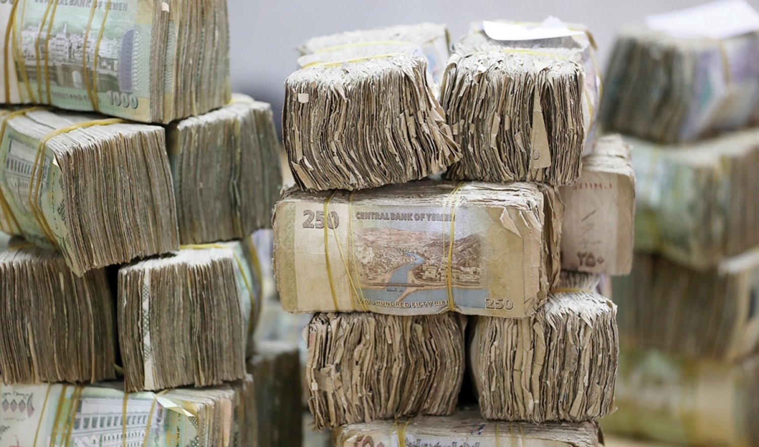 Husiler, Yemen'de kendi paralarını basmaya başladı
