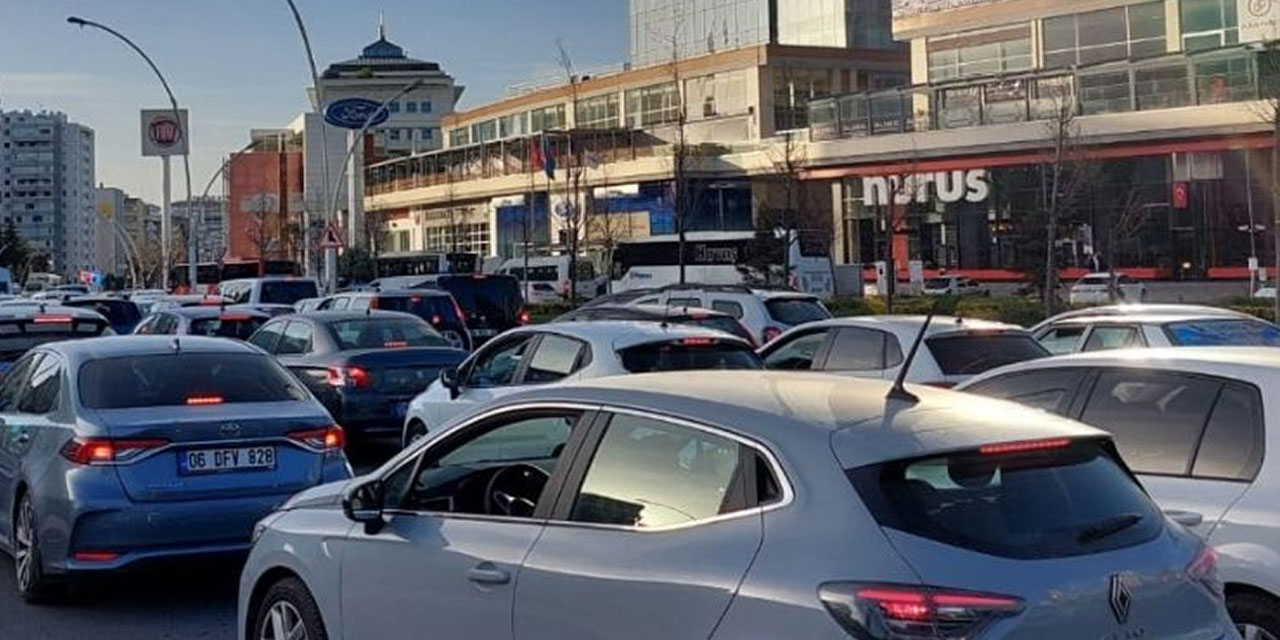 Ankara'da trafik yoğunluğu devam ediyor