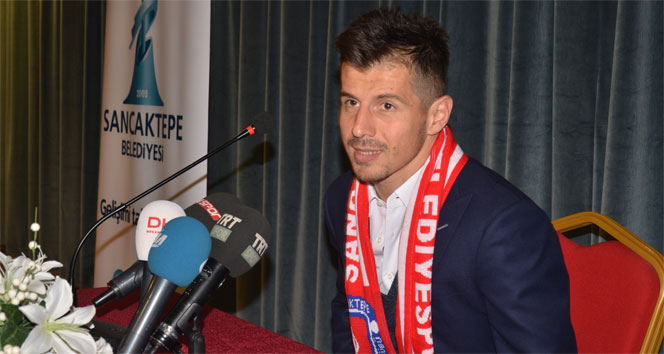 Emre Belözoğlu: 'Mukavelem bittiğinde futbolu bırakmış olurum'