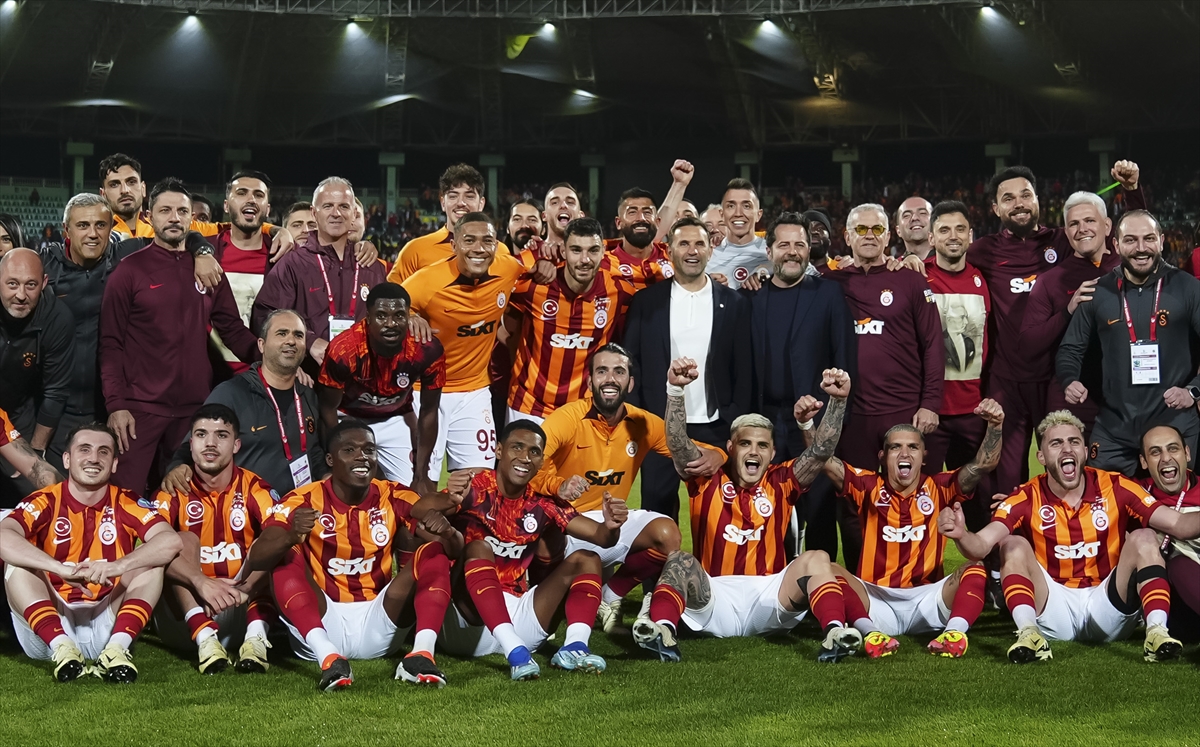 Galatasaray, Süper Kupa'yı kutladı