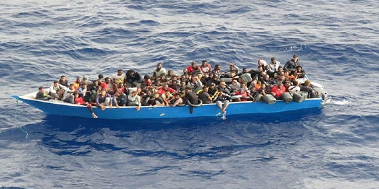 Göçmen teknesi battı! 8 kişi hayatını kaybetti