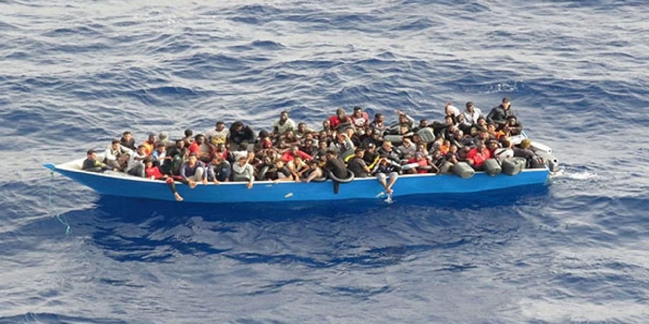 Akdeniz'de göçmen teknesi alabora oldu: Çok sayıda ölü ve yaralı var!